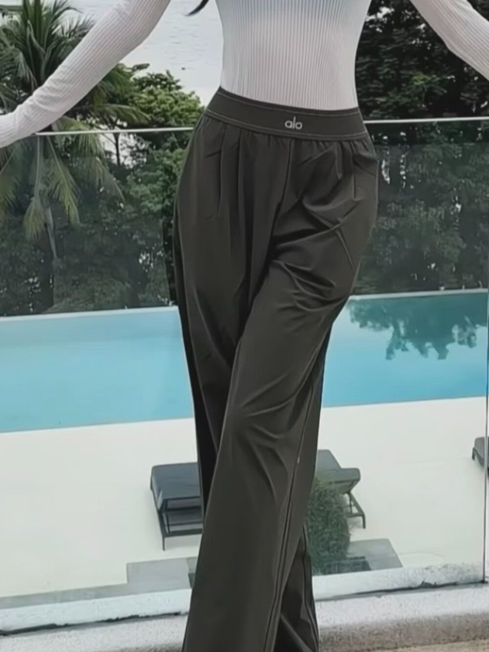 🎻Alo Yoga Suit Up Trousers Olive🏒 NWT(Regular Limited)